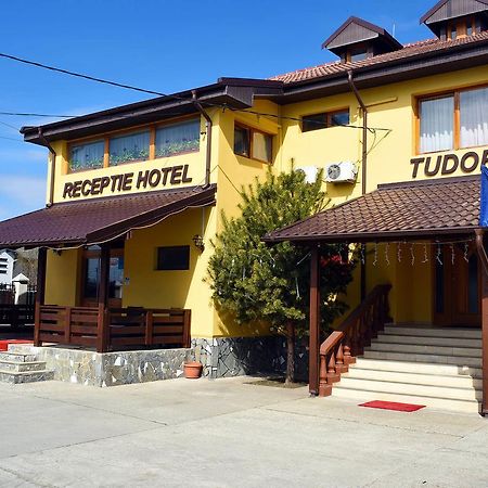 Hotel Tudor Ploiesti Exterior photo