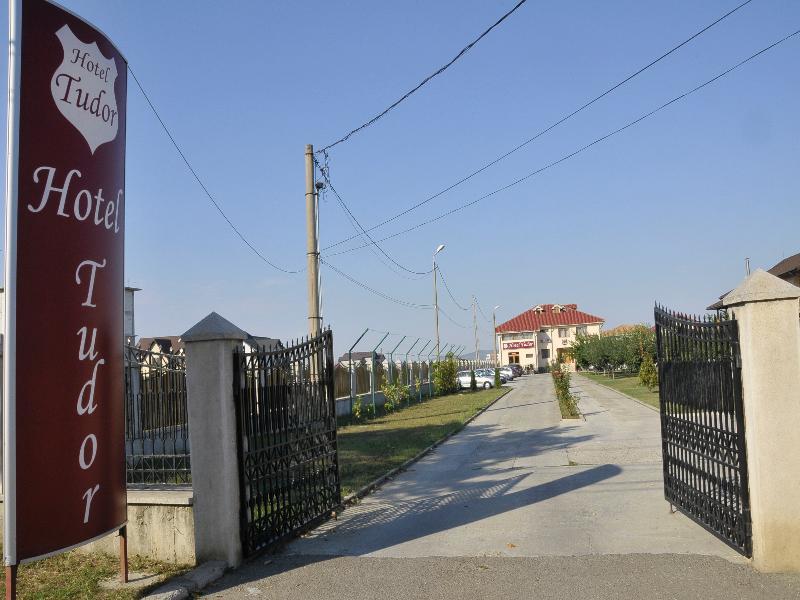 Hotel Tudor Ploiesti Exterior photo