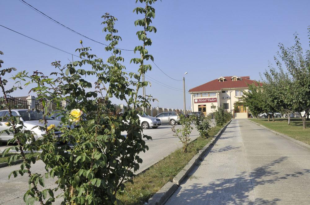 Hotel Tudor Ploiesti Exterior photo