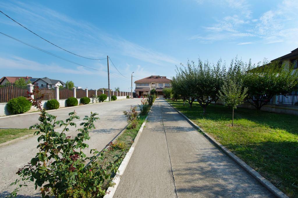 Hotel Tudor Ploiesti Exterior photo