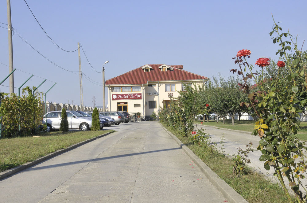 Hotel Tudor Ploiesti Exterior photo