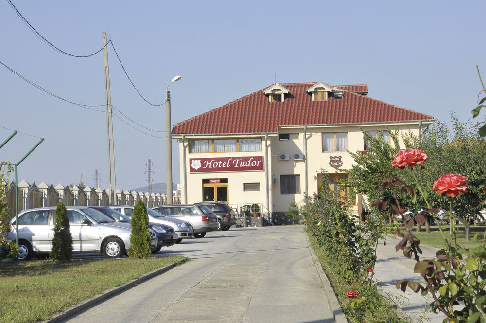 Hotel Tudor Ploiesti Exterior photo